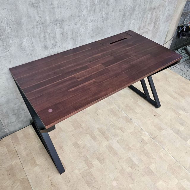 Bàn Zdesk có hộp điện 140x70cm gỗ tràm chân hệ XConcept FD68099