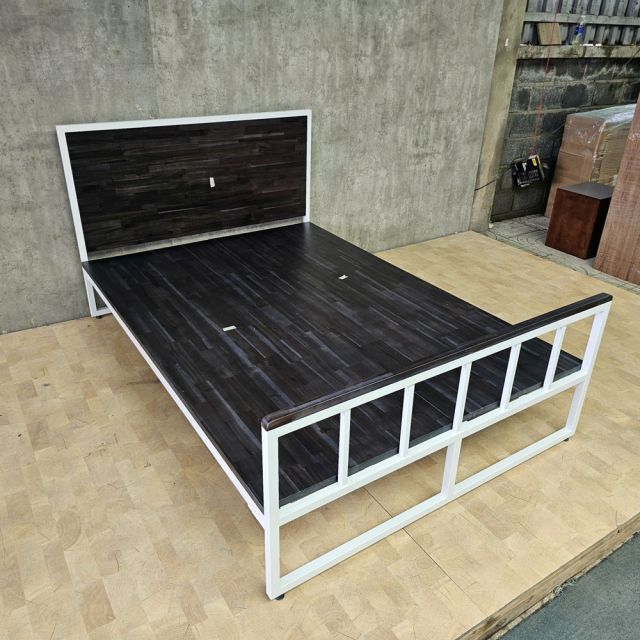 Giường ngủ lắp ráp 140x203x100cm gỗ tràm GN68058