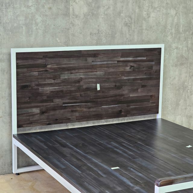 Giường ngủ lắp ráp 140x203x100cm gỗ tràm GN68058
