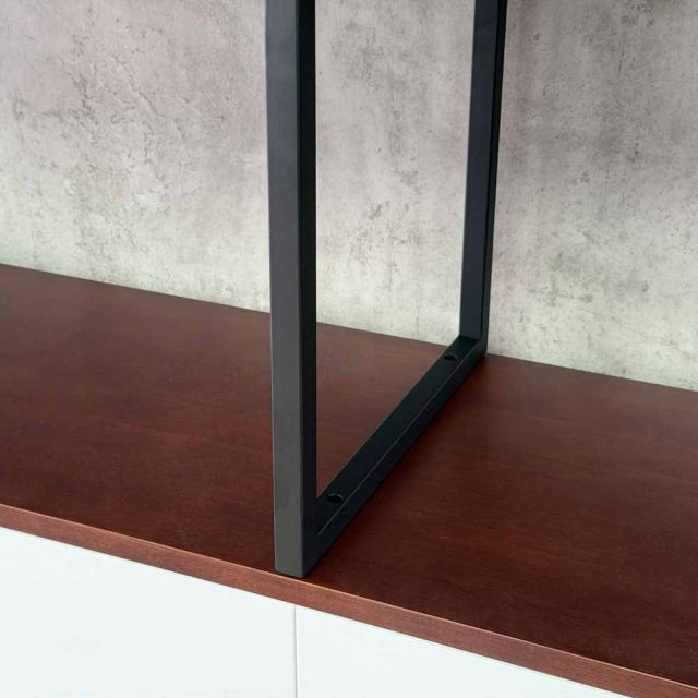 Tủ kệ trang trí 135x35x135cm gỗ cao su khung sắt KTT68114