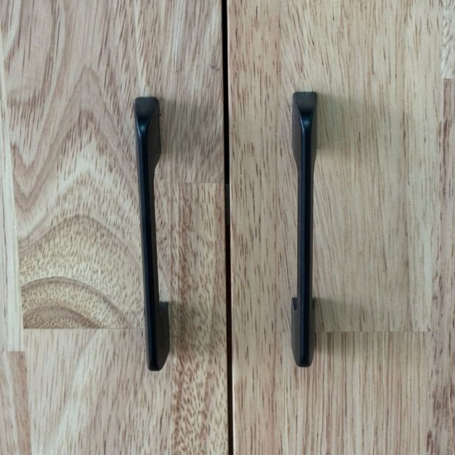 Tủ kệ trang trí 100x38x200cm gỗ cao su khung sắt KTT68115