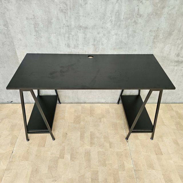 Bàn làm việc 140x60x75cm gỗ cao su chân chữ A BD68200