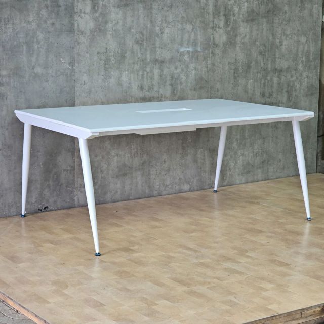 Bàn họp có hộp điện 170x110cm gỗ cao su hệ CONE HBCO091