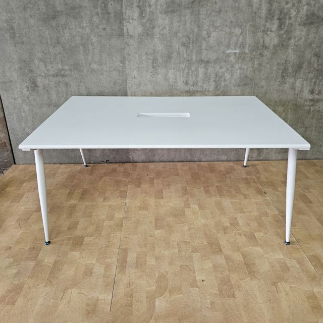 Bàn họp có hộp điện 170x110cm gỗ cao su hệ CONE HBCO091