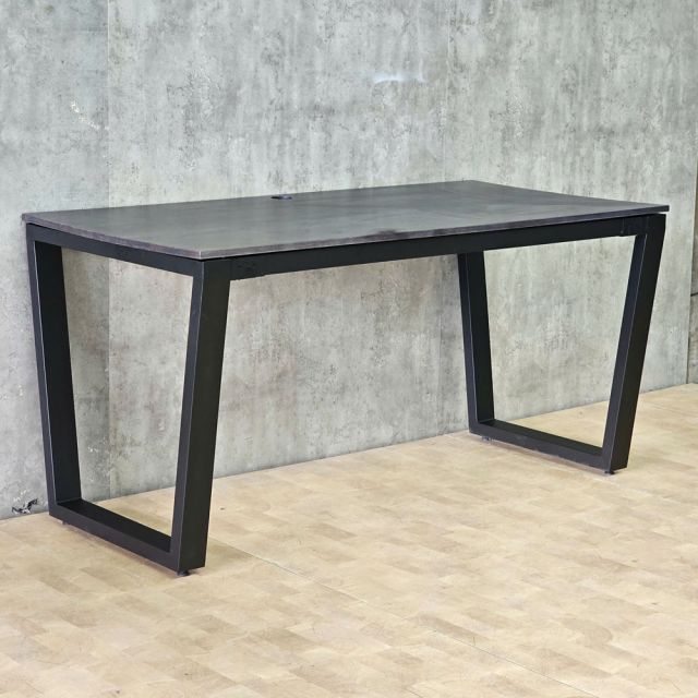 Bàn làm việc 160x80cm gỗ cao su chân hệ Trapez HBTC056