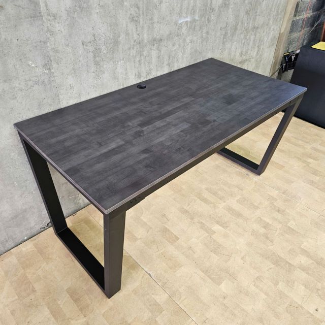Bàn làm việc 160x80cm gỗ cao su chân hệ Trapez HBTC056