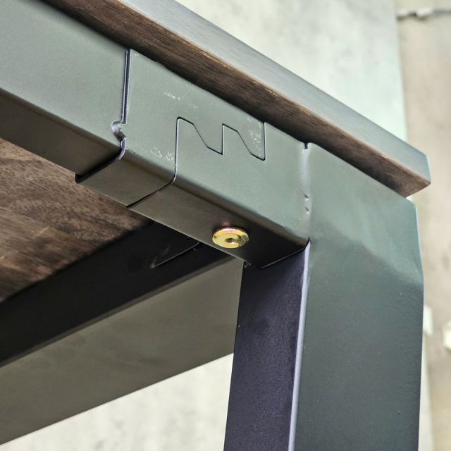 Bàn làm việc 160x80cm gỗ cao su chân hệ Trapez HBTC056