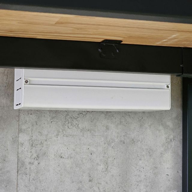 Bàn ZDesk tích hợp hộp điện âm bàn 140x70cm gỗ cao su chân sắt hệ Rectang ZD047
