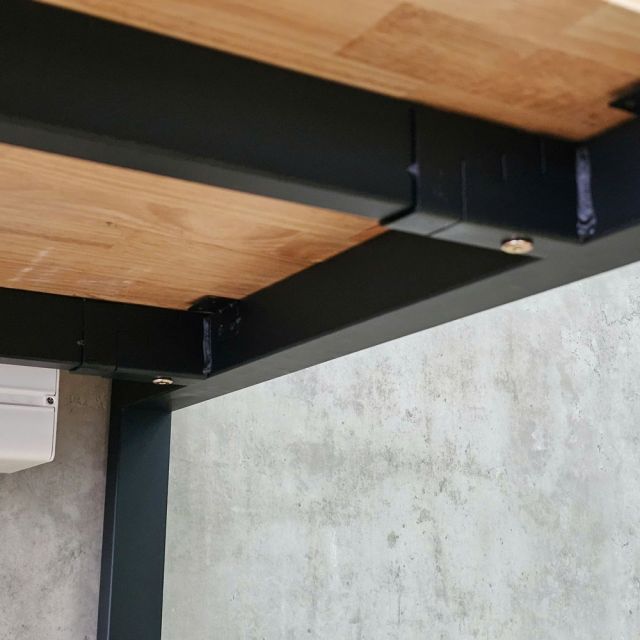 Bàn ZDesk tích hợp hộp điện âm bàn 140x70cm gỗ cao su chân sắt hệ Rectang ZD047