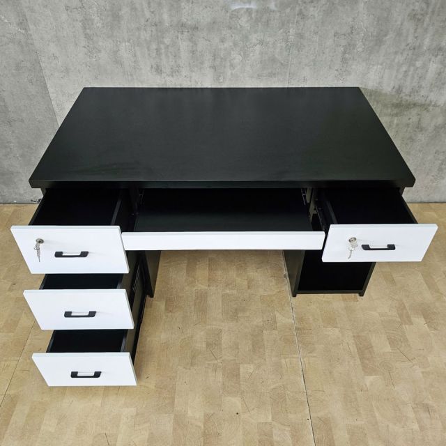 Bàn làm việc gác tủ 140x80x75cm gỗ cao su BD68204