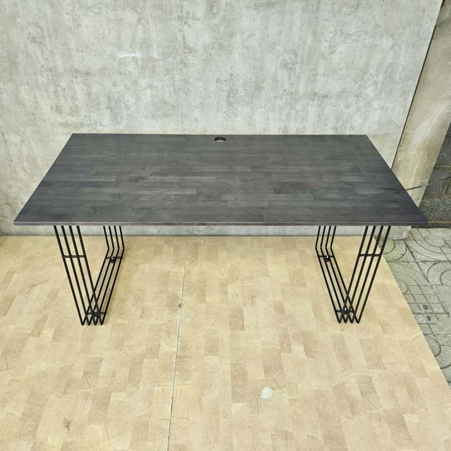 Bàn làm việc 160x80cm gỗ cao su chân sắt sơn tĩnh điện BD68206