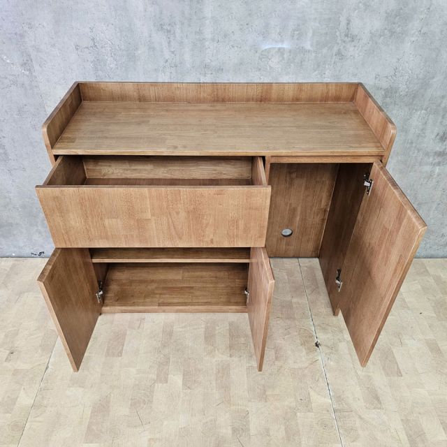 Tủ kệ trang trí phòng khách 120x40x98cm gỗ cao su KTT68123