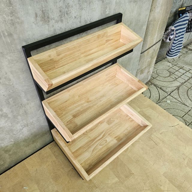 Kệ trang trí 3 tầng 50x35x66cm gỗ cao su khung sắt KTT68125