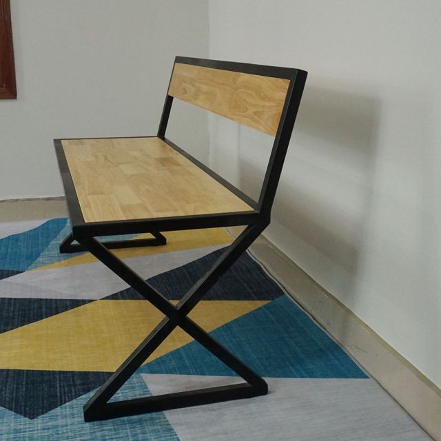 Ghế bằng dài chân sắt chữ X gỗ cao su có tựa lưng GBD001