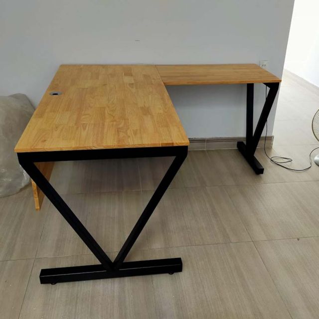 Bàn làm việc 140x140 VConcept chân sắt lắp ráp
