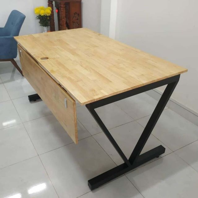 Bàn làm việc 140x80 VConcept chân sắt lắp ráp
