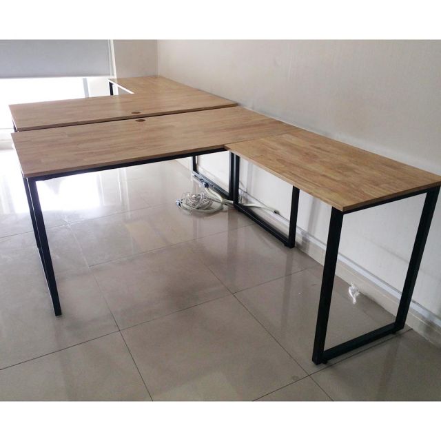 Bàn góc L 140x140cm chân sắt chữ nhật lắp ráp