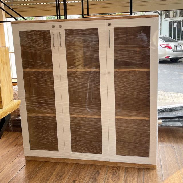 Tủ hồ sơ 3 tầng cửa kính gỗ cao su THS68036