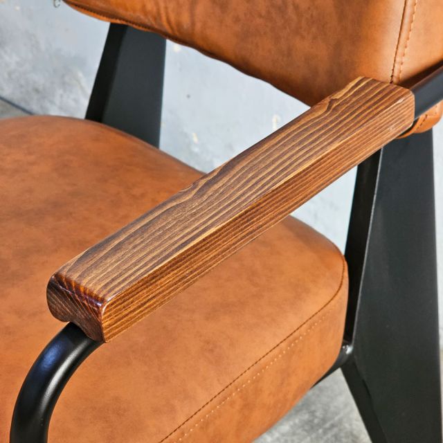 Ghế sofa đơn nệm nâu tay viền gỗ sang trọng GSD68028