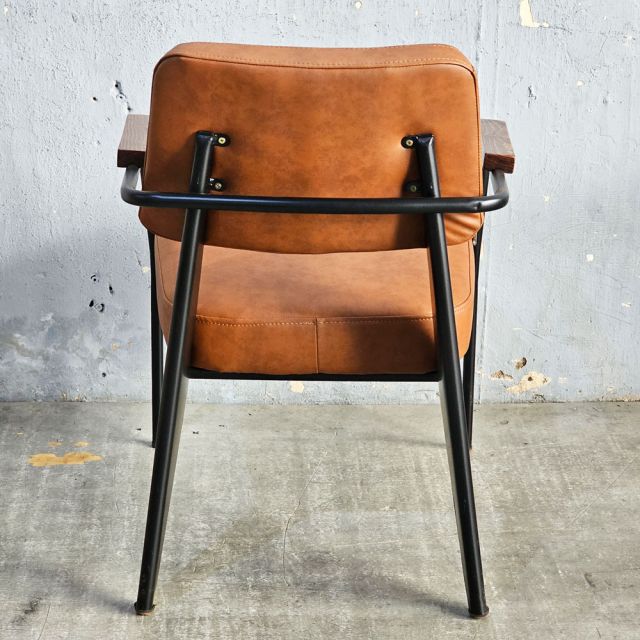 Ghế sofa đơn nệm nâu tay viền gỗ sang trọng GSD68028