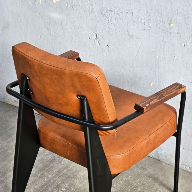 Ghế sofa đơn nệm nâu tay viền gỗ sang trọng GSD68028