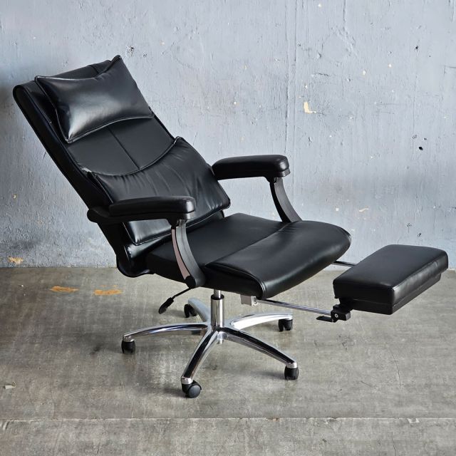 Ghế giám đốc màu đen, lưng cao, có gót chân