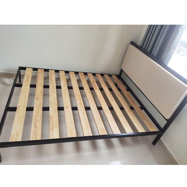 Giường ngủ đôi 160x200cm gỗ cao su khung sắt GN68039
