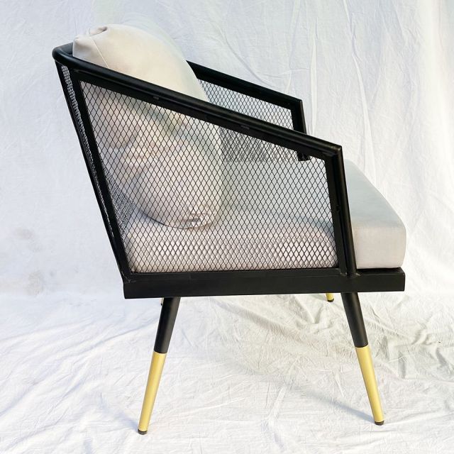 Ghế sofa đơn nệm vải xám khung sắt đen GSD68042