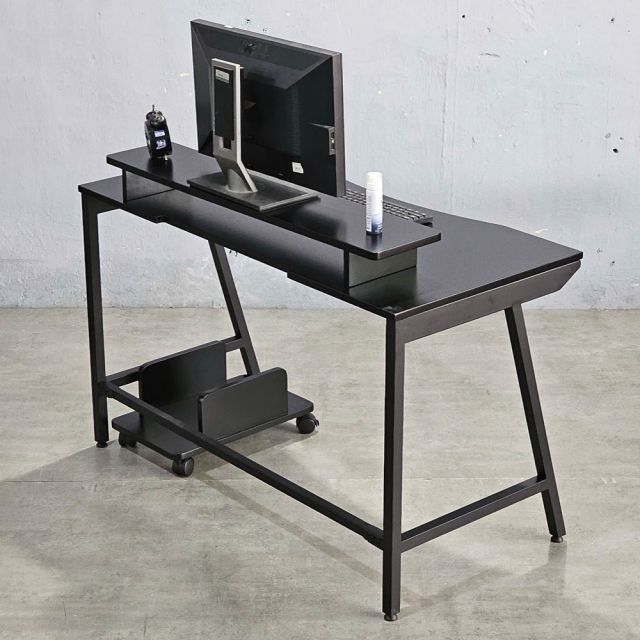 Bàn Gaming TaUP gỗ cao su chân sắt lắp ráp GD68035