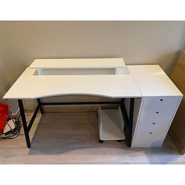Bàn Gaming TaUP gỗ cao su một bên tủ 4 ngăn GD68042