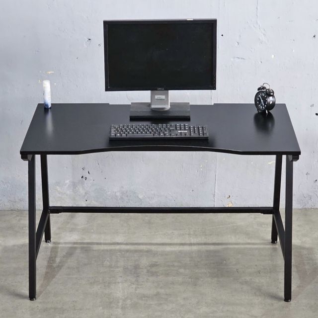 Bàn Gaming TaUP gỗ cao su chân sắt lắp ráp GD68035
