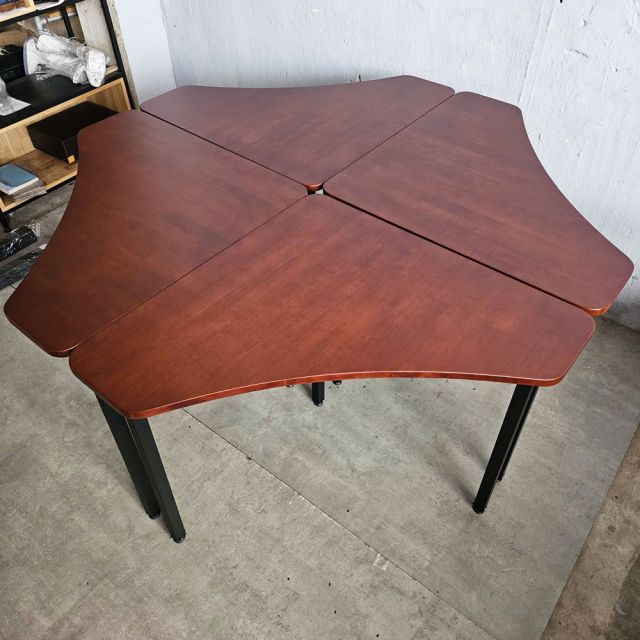 Bàn làm việc cụm 4 gỗ cao su chân sắt BCVP002