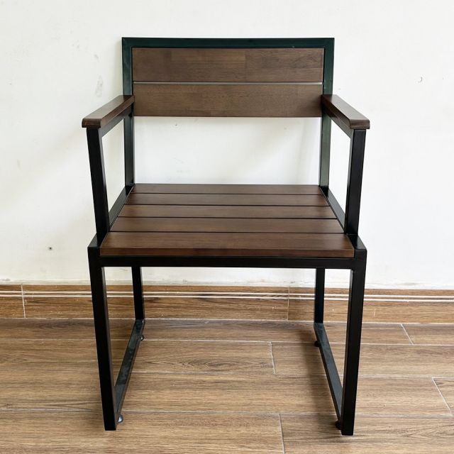 Bộ bàn gỗ 120x75cm và 4 ghế có tay vịn CBBA105