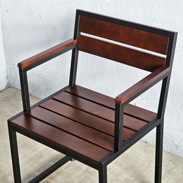 Ghế đơn có tay vịn gỗ cao su khung sắt GCF123