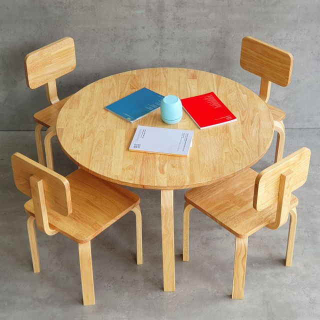 Bộ bàn và 4 ghế mầm non gỗ tự nhiên KGD032