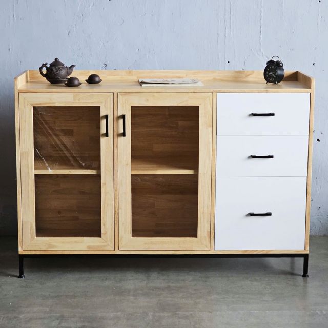 Tủ trang trí cửa kính gỗ cao su chân sắt KTB68123