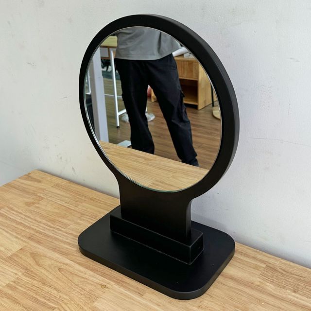 Gương trang điểm tròn để bàn màu đen GNG005