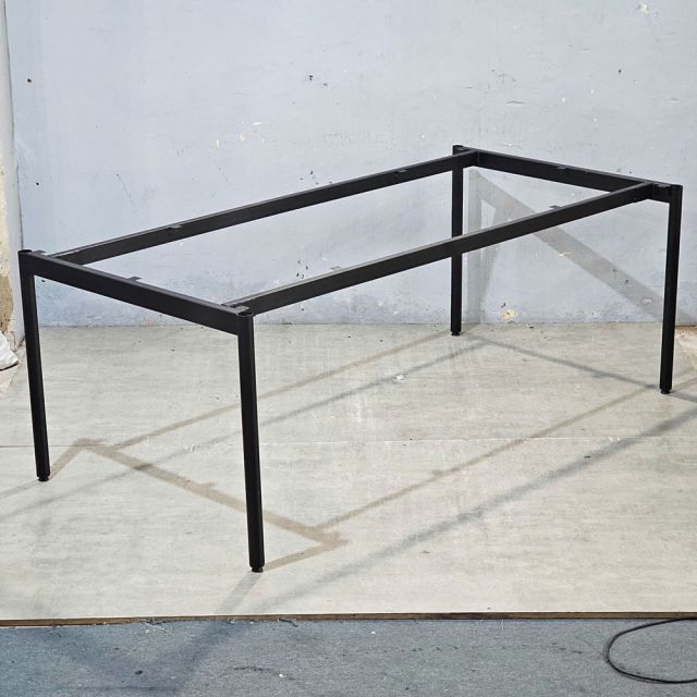 Chân sắt lắp ráp cho bàn họp 200x100cm hệ OMA II sơn tĩnh điện HCOM208