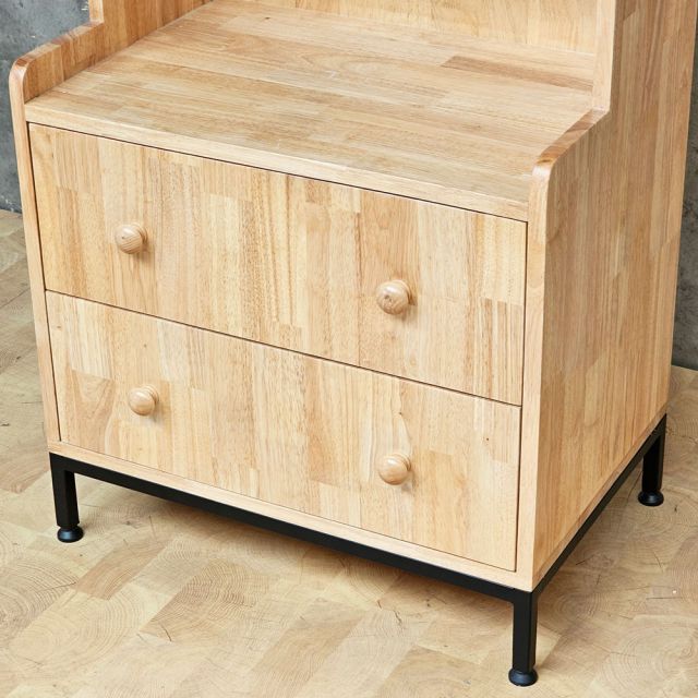 Tủ kệ trang trí phòng khách gỗ cao su chân sắt KTB68139