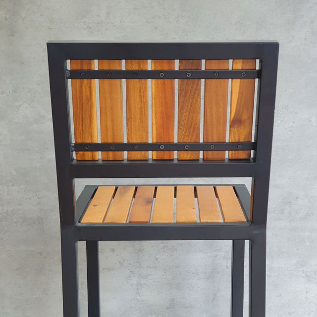 Ghế bar ngoài trời gỗ tràm khung sắt sơn tĩnh điện GBAK003