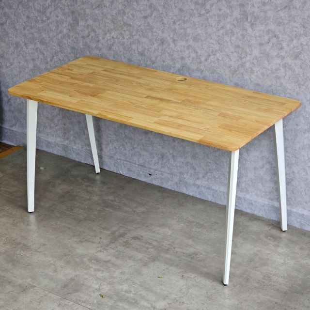 Bàn làm việc lắp ráp 140x60cm gỗ cao su chân sắt đa giác HBDG004