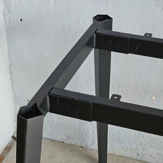 Chân sắt lắp ráp cho bàn 180x80cm hệ Đa Giác CHDG015