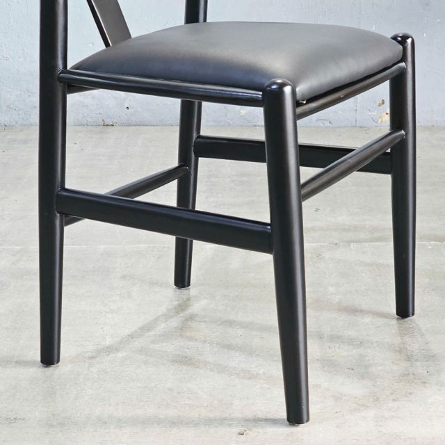 Ghế Wishbone bọc nệm khung gỗ tần bì Ash GCF206