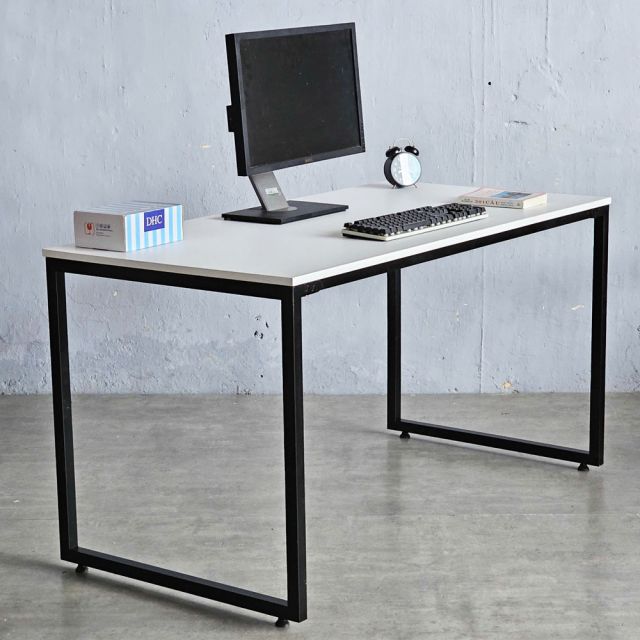Kích thước bàn làm việc lớn 140x70cm gỗ cao su